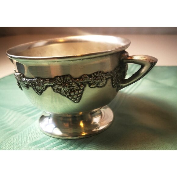Bowl w/ Grape  Wm A Rogers Old English Reproduction Silver Plated Copper Antique - Picture 2 of 13